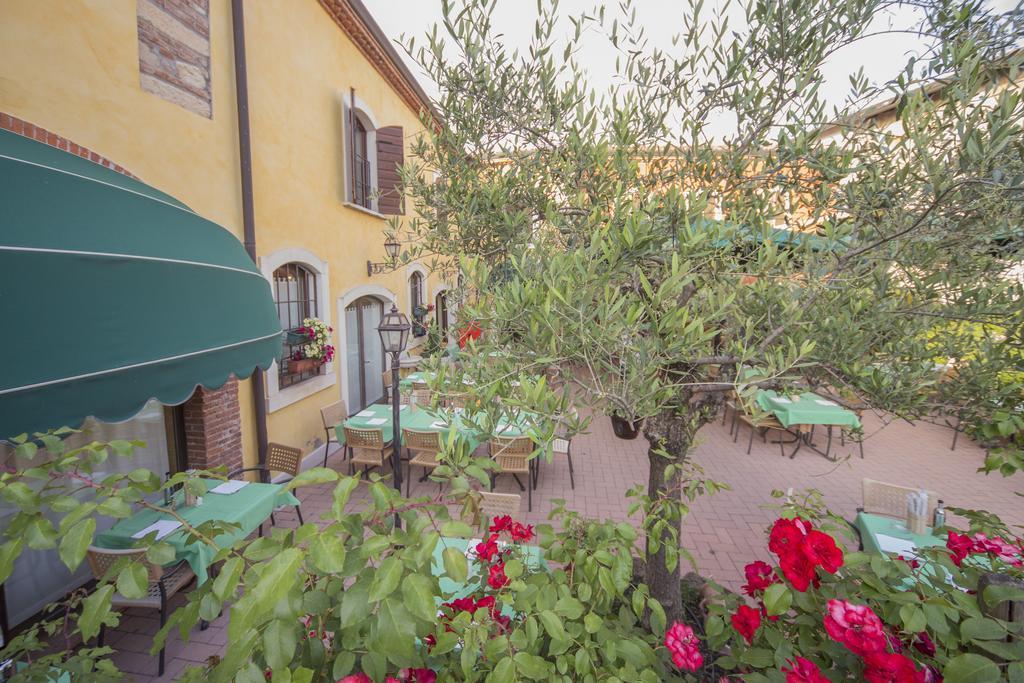 Hotel Antichi Cortili Dossobuono Exterior foto